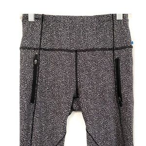 LULULEMON High Rise Leggings with front zipper pockets Grey Size 4